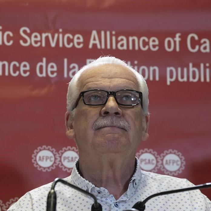 Here's what the looming public-service strike would look like for hybrid workers